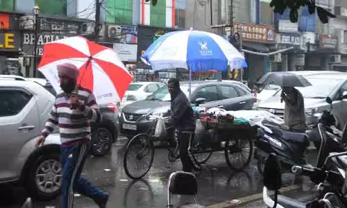 Amritsar: बारिश से तापमान में गिरावट, ओलावृष्टि की आशंका से किसान चिंतित
