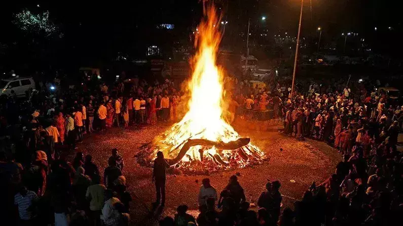 Holika Dahan की रात करें ये उपाय, चमकेगी आपकी किस्मत