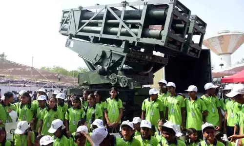 Hyderabad में विज्ञान और रक्षा प्रदर्शनी का छात्रों ने उठाया आनंद
