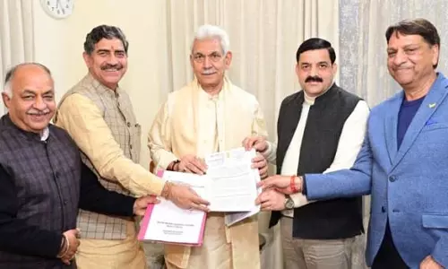 सांसद जुगल के नेतृत्व में प्रतिनिधिमंडल ने LG से मुलाकात की सांसद जुगल के नेतृत्व में प्रतिनिधिमंडल ने LG से मुलाकात की