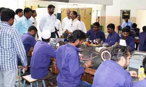 कोठागुडेम कलेक्टर Jitesh Patil ने ग्रामीण युवाओं को सशक्त बनाने के लिए नवा लिमिटेड की सराहना की