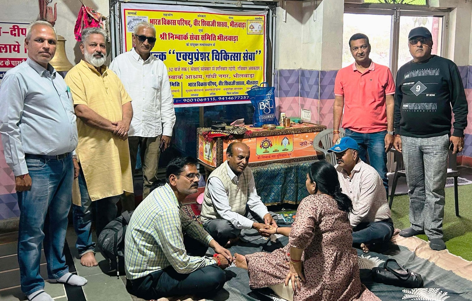 Nimbarka Ashram में प्रतिदिन हो रहा निःशुल्क एक्यूप्रेशर शिविर का संचालन