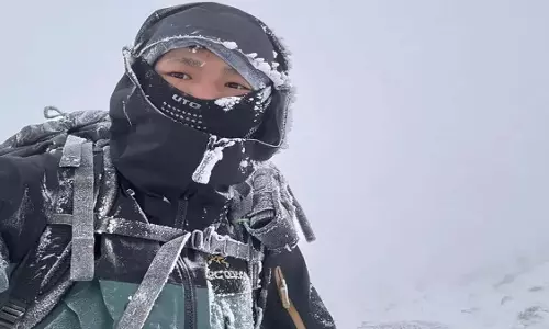 बर्फीले पहाड़ों में फंसा शख्स, 10 दिन तक टूथपेस्ट खाकर बचाई जान