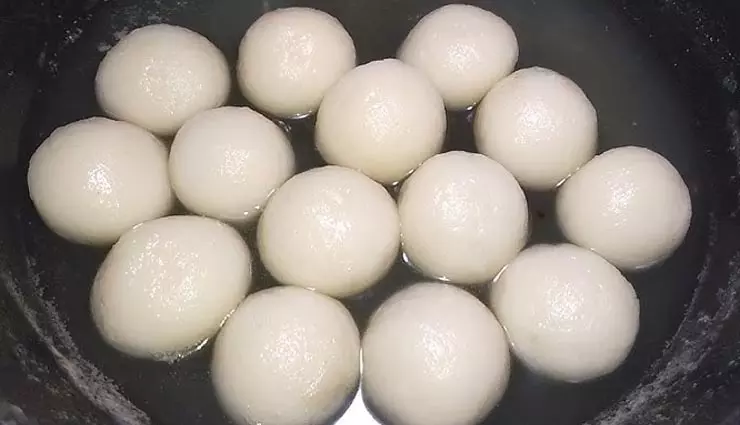Rice Rasgulla: इस स्वादिष्ट मिठाई का स्वाद लेना न भूलें Rice Rasgulla: इस स्वादिष्ट मिठाई का स्वाद लेना न भूलें