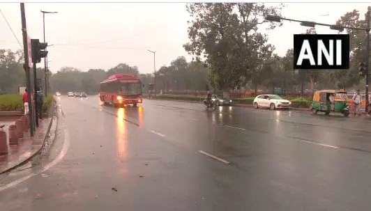 दिल्ली के कई हिस्सों में हल्की बारिश हुई, वीडियो दिल्ली के कई हिस्सों में हल्की बारिश हुई, वीडियो