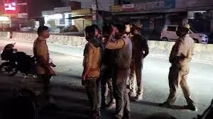 UP News: चाय के पैसे मांगने पर दुकानदार को पीटा UP News: चाय के पैसे मांगने पर दुकानदार को पीटा