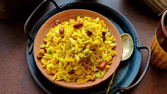 Recipe: होली के नाश्ते में मेहमानों को खिलाएं नमकीन पोहा Recipe: होली के नाश्ते में मेहमानों को खिलाएं नमकीन पोहा