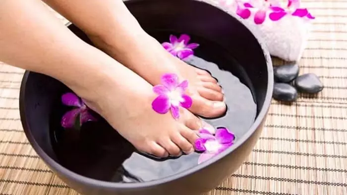 Cracked Heel Repair Tips: बची हुई मोमबत्ती की मोम के इस्तेमाल से फटी एड़ियों को किया जा सकता है ठीक, जानें कैसे Cracked Heel Repair Tips: बची हुई मोमबत्ती की मोम के इस्तेमाल से फटी एड़ियों को किया जा सकता है ठीक, जानें कैसे