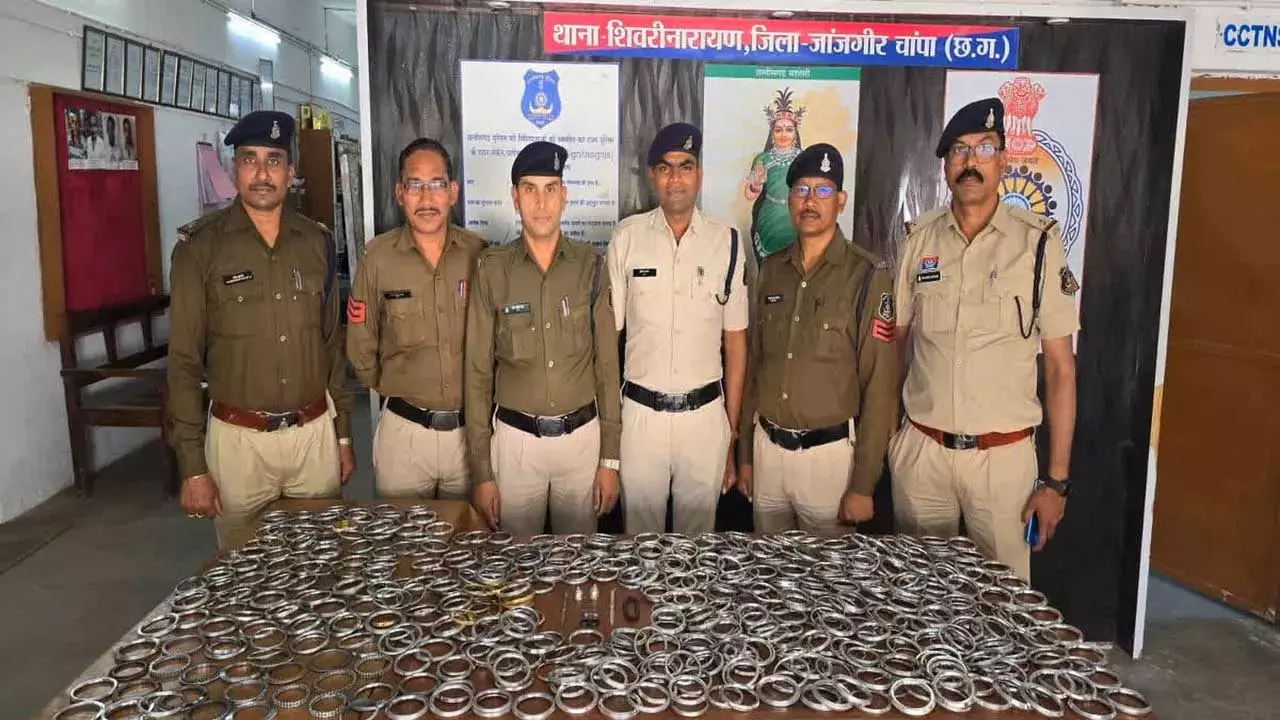 फोर्स बढ़ाई गई शिवरीनारायण मेले में, हत्या के बाद पुलिस प्रशासन अलर्ट फोर्स बढ़ाई गई शिवरीनारायण मेले में, हत्या के बाद पुलिस प्रशासन अलर्ट