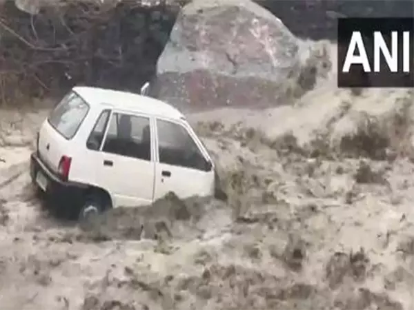 Himachal में बर्फबारी और बारिश से जनजीवन अस्त-व्यस्त: 583 सड़कें अवरुद्ध, बिजली और पानी की आपूर्ति प्रभावित Himachal में बर्फबारी और बारिश से जनजीवन अस्त-व्यस्त: 583 सड़कें अवरुद्ध, बिजली और पानी की आपूर्ति प्रभावित