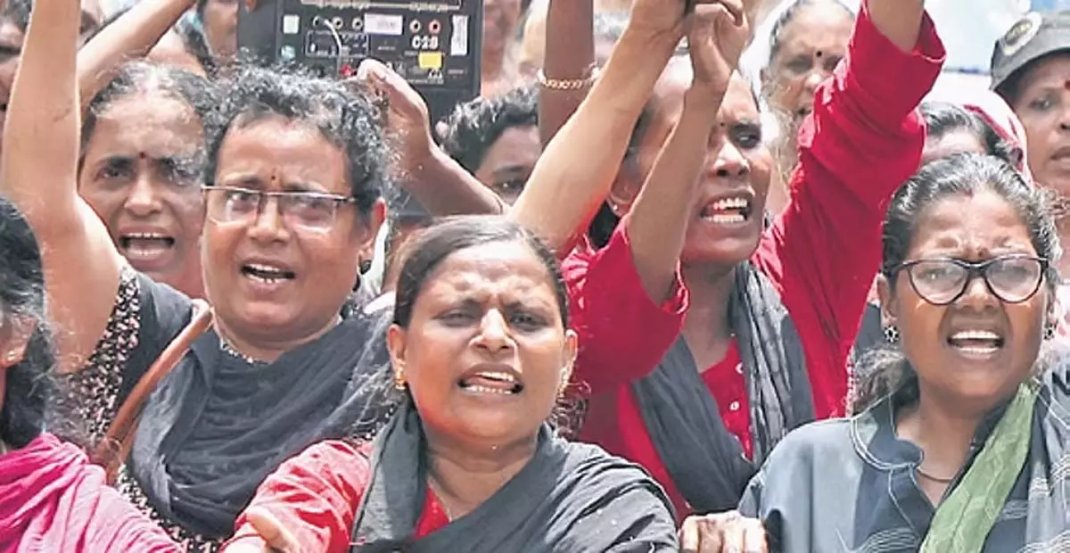 Kerala: एनएचएम ने आशा कार्यकर्ताओं के विरोध प्रदर्शन का मुकाबला करने के लिए आदेश जारी किया Kerala: एनएचएम ने आशा कार्यकर्ताओं के विरोध प्रदर्शन का मुकाबला करने के लिए आदेश जारी किया