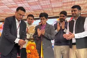 ग्रेटर नोएडा : पुष्पोत्सव का एसीईओ सौम्य श्रीवास्तव ने किया शुभारंभ, रंग-बिरंगे फूलों से सजा सिटी पार्क ग्रेटर नोएडा : पुष्पोत्सव का एसीईओ सौम्य श्रीवास्तव ने किया शुभारंभ, रंग-बिरंगे फूलों से सजा सिटी पार्क