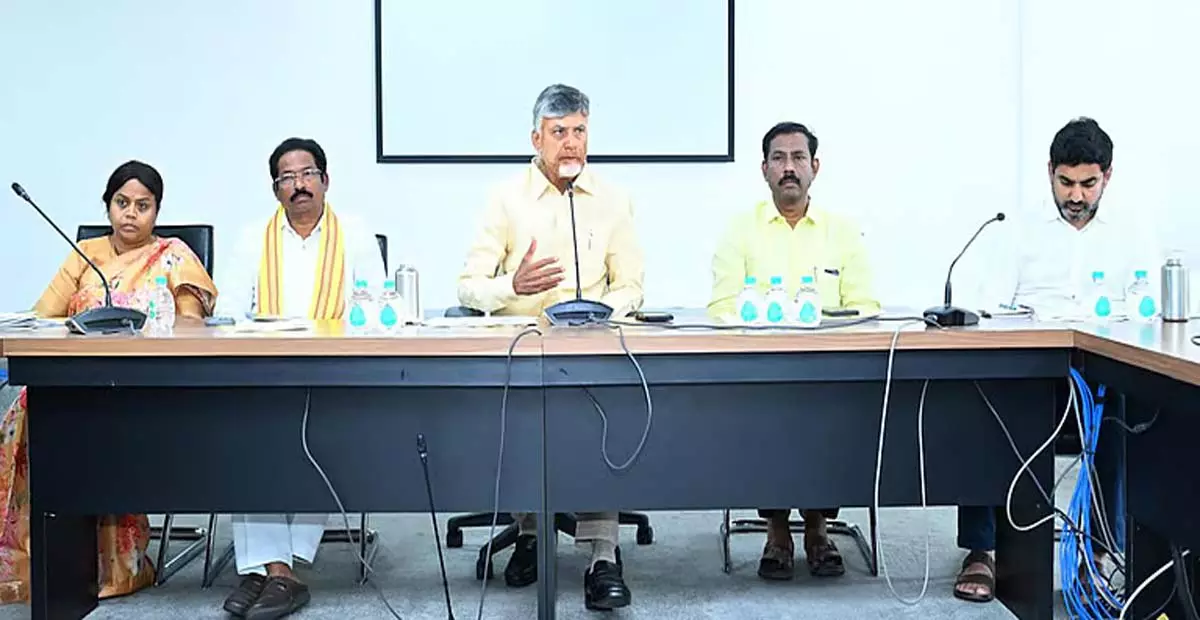 Andhra: YSRCP की साजिशों से सावधान रहें आंध्र के सीएम चंद्रबाबू नायडू Andhra: YSRCP की साजिशों से सावधान रहें आंध्र के सीएम चंद्रबाबू नायडू
