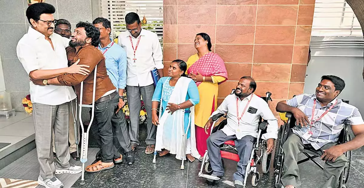 Tamil Nadu: स्थानीय निकाय कोटा के लिए दिव्यांगजनों द्वारा धन्यवाद दिया गया Tamil Nadu: स्थानीय निकाय कोटा के लिए दिव्यांगजनों द्वारा धन्यवाद दिया गया