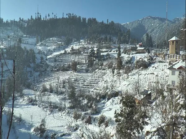 J-K: बर्फबारी के बाद डोडा सर्दियों के मौसम में बदल गया J-K: बर्फबारी के बाद डोडा सर्दियों के मौसम में बदल गया
