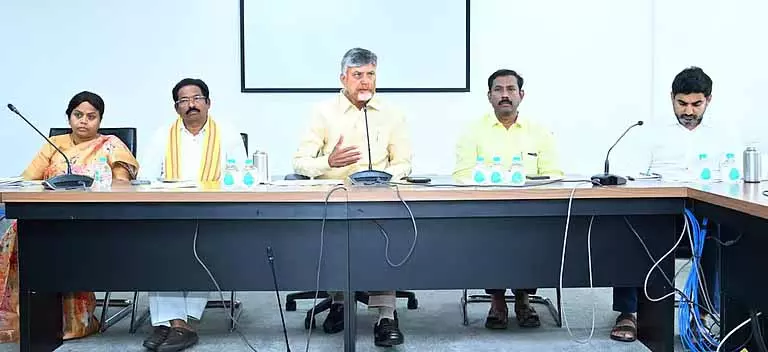 सीएम चंद्रबाबू नायडू ने नेताओं से YSRCP की साजिशों से सावधान रहने को कहा सीएम चंद्रबाबू नायडू ने नेताओं से YSRCP की साजिशों से सावधान रहने को कहा