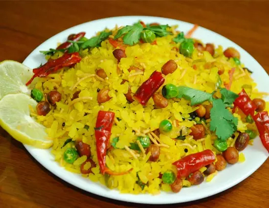Breakfast : झटपट बनाएं लाजवाब स्वादिष्ट पोहा Breakfast : झटपट बनाएं लाजवाब स्वादिष्ट पोहा
