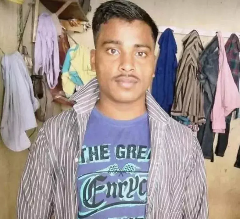 Odisha: भद्रक में सोते समय युवक पर तेजाब से हमला Odisha: भद्रक में सोते समय युवक पर तेजाब से हमला