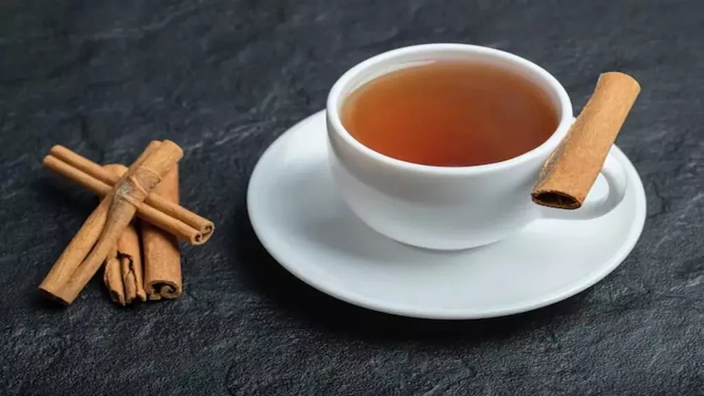 Cinnamon Tea Recipe: दालचीनी की चाय से दूर होती है कई बीमारियां, जानिए रेसिपी Cinnamon Tea Recipe: दालचीनी की चाय से दूर होती है कई बीमारियां, जानिए रेसिपी
