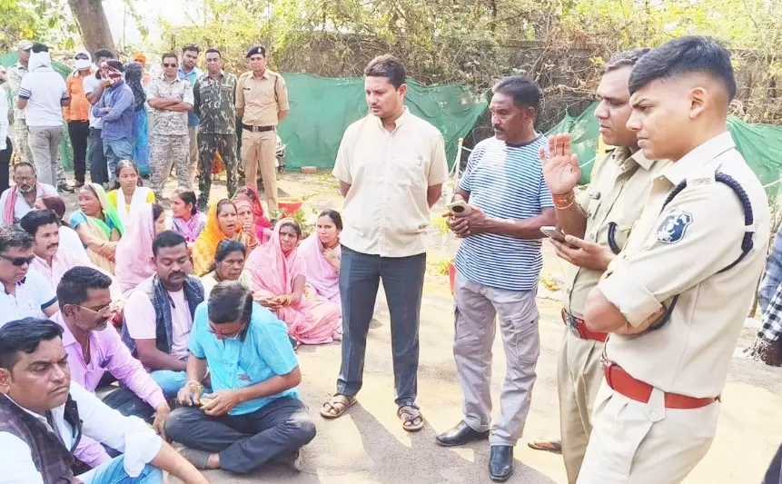 कांग्रेस नेता चुनाव हराने पर निकाल रहा खुन्नस, पार्षद सहित वार्ड की जनता दहशत में कांग्रेस नेता चुनाव हराने पर निकाल रहा खुन्नस, पार्षद सहित वार्ड की जनता दहशत में