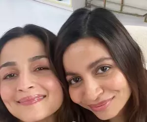 Alia Bhatt ने अपनी पसंदीदा अभिनेत्री के साथ बिताए अपने ग्लैमरस पलों को साझा किया Alia Bhatt ने अपनी पसंदीदा अभिनेत्री के साथ बिताए अपने ग्लैमरस पलों को साझा किया