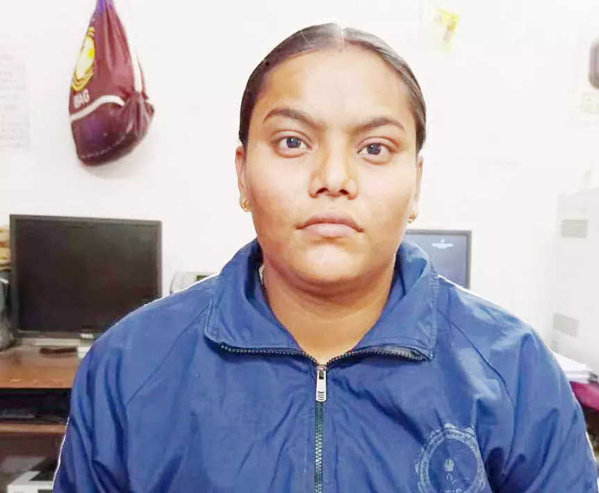 महिला पुलिसकर्मी गिरफ्तार, पुलिस भर्ती में गड़बड़ी पर एक्शन जारी महिला पुलिसकर्मी गिरफ्तार, पुलिस भर्ती में गड़बड़ी पर एक्शन जारी