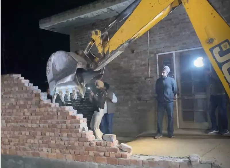 punjab : कार्यकर्ताओं को धमकाने वाले ड्रग व्यापारियों पर पुलिस ने कार्रवाई की punjab : कार्यकर्ताओं को धमकाने वाले ड्रग व्यापारियों पर पुलिस ने कार्रवाई की