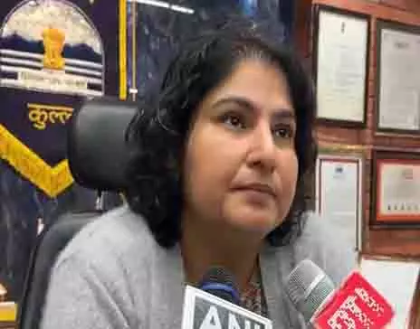 Kullu DC ने बर्फबारी के बाद की स्थिति और पुनर्निर्माण प्रयासों पर दिया अपडेट Kullu DC ने बर्फबारी के बाद की स्थिति और पुनर्निर्माण प्रयासों पर दिया अपडेट