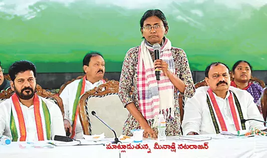 Meenakshi Natrajan : फ्लेक्सी, तस्वीरों में नही बल्कि लोगों में Meenakshi Natrajan : फ्लेक्सी, तस्वीरों में नही बल्कि लोगों में
