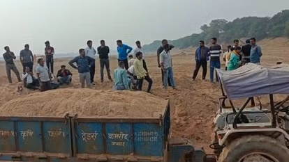 Sidhi: अवैध रेत उत्खनन पर खनिज विभाग जब्त की ट्रैक्टर वाहन Sidhi: अवैध रेत उत्खनन पर खनिज विभाग जब्त की ट्रैक्टर वाहन