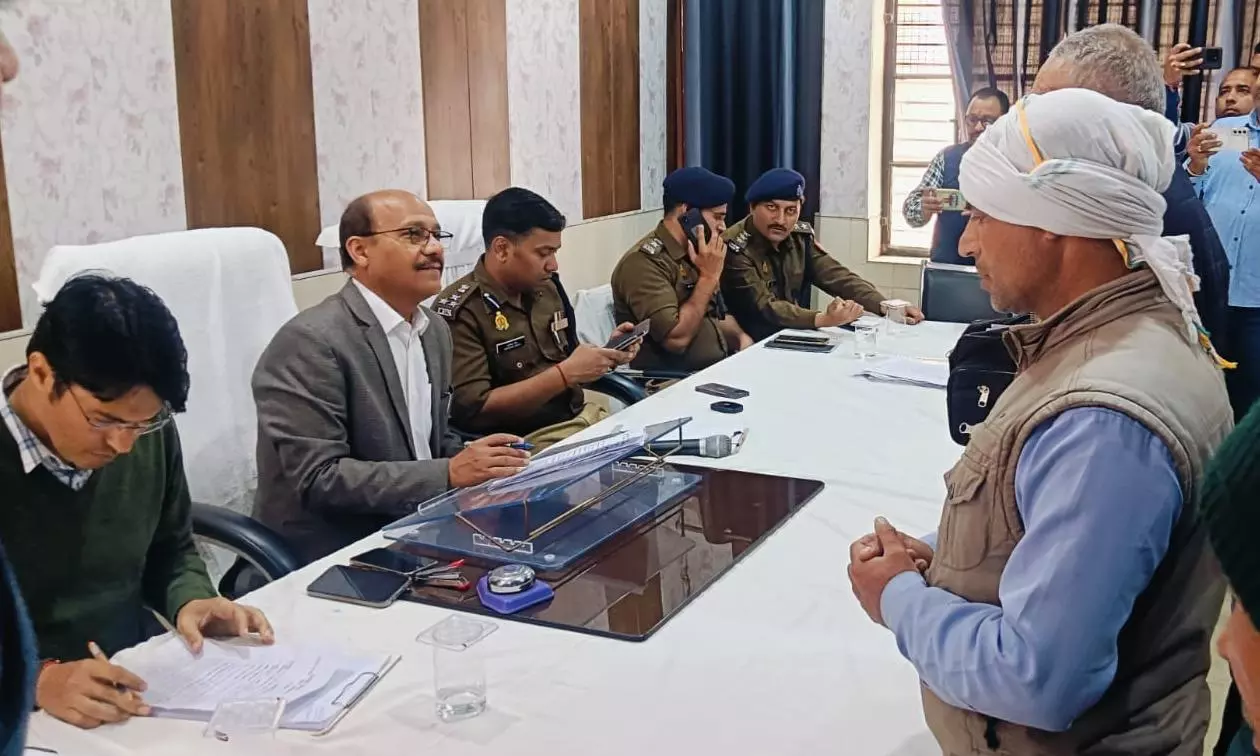 Muzaffarnagar: जानसठ के सभागार में संपूर्ण समाधान दिवस का आयोजन किया गया Muzaffarnagar: जानसठ के सभागार में संपूर्ण समाधान दिवस का आयोजन किया गया