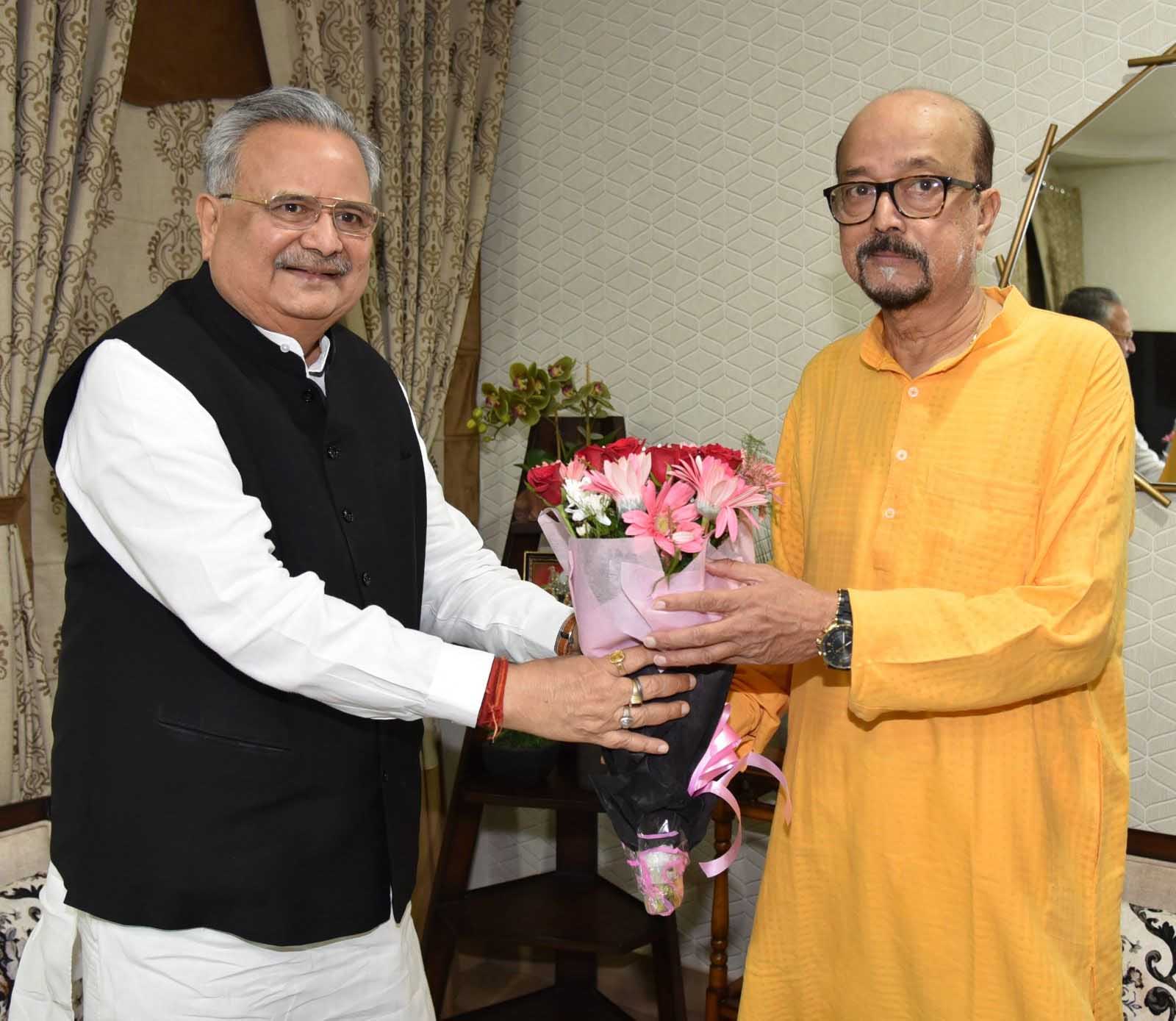 Governor Raman डॉ रमन सिंह ने राज्यपाल रमेन डेका को दी जन्मदिन की बधाई | Dr. Raman ...