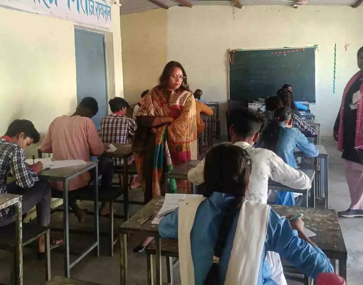 जिला पंचायत CEO ने परीक्षा केन्द्रों का किया निरीक्षण,लिया व्यवस्थाओं का जायजा जिला पंचायत CEO ने परीक्षा केन्द्रों का किया निरीक्षण,लिया व्यवस्थाओं का जायजा