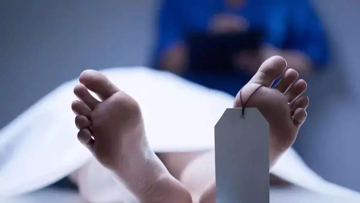 तलाक से इनकार करने पर पति की हत्या, बेटे के साथ मिलकर रची हत्या की साजिश तलाक से इनकार करने पर पति की हत्या, बेटे के साथ मिलकर रची हत्या की साजिश