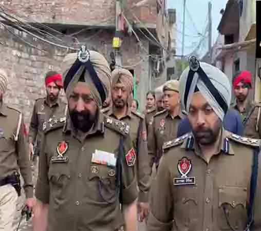 पंजाब पुलिस ने ड्रग्स के खिलाफ युद्ध अभियान के तहत Patiala और फिरोजपुर में छापेमारी की पंजाब पुलिस ने ड्रग्स के खिलाफ युद्ध अभियान के तहत Patiala और फिरोजपुर में छापेमारी की
