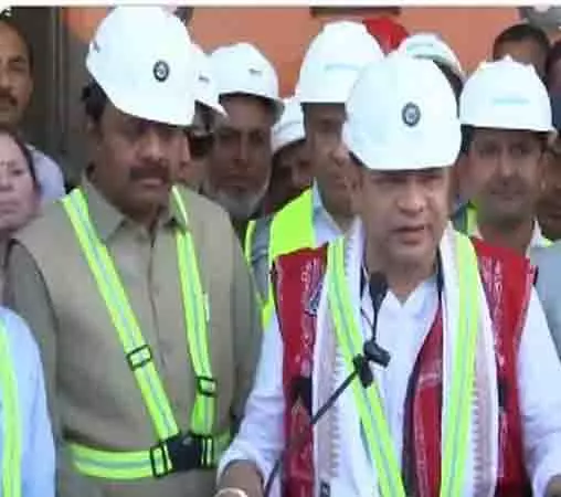 Gujarat: रेल मंत्री अश्विनी वैष्णव ने दाहोद में लोकोमोटिव विनिर्माण इकाई का किया निरीक्षण Gujarat: रेल मंत्री अश्विनी वैष्णव ने दाहोद में लोकोमोटिव विनिर्माण इकाई का किया निरीक्षण