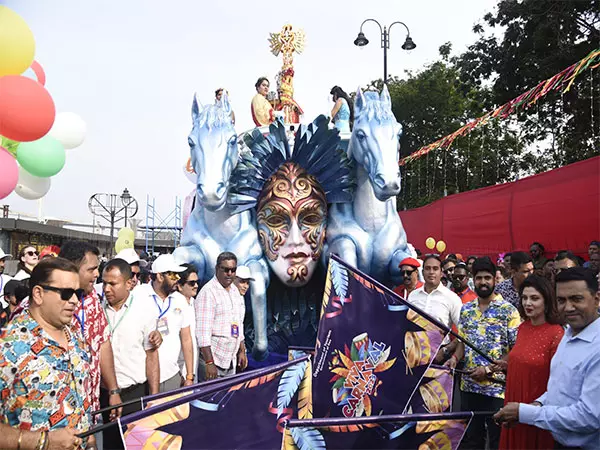 गोवा कार्निवाल 2025 में वैश्विक पर्यटक आएंगे, CM सावंत ने हरी झंडी दिखाई गोवा कार्निवाल 2025 में वैश्विक पर्यटक आएंगे, CM सावंत ने हरी झंडी दिखाई