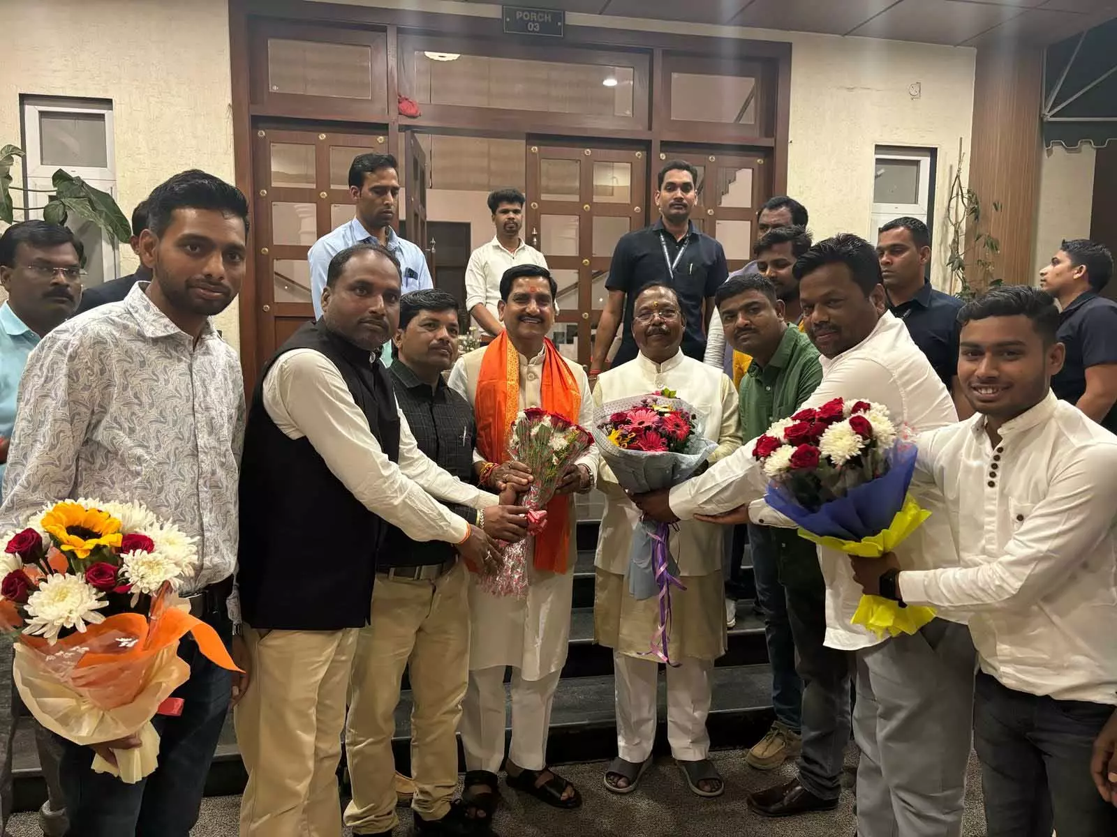 केंद्रीय राज्यमंत्री तोखन साहू ने रामविचार नेताम को दी जन्मदिन की बधाई केंद्रीय राज्यमंत्री तोखन साहू ने रामविचार नेताम को दी जन्मदिन की बधाई