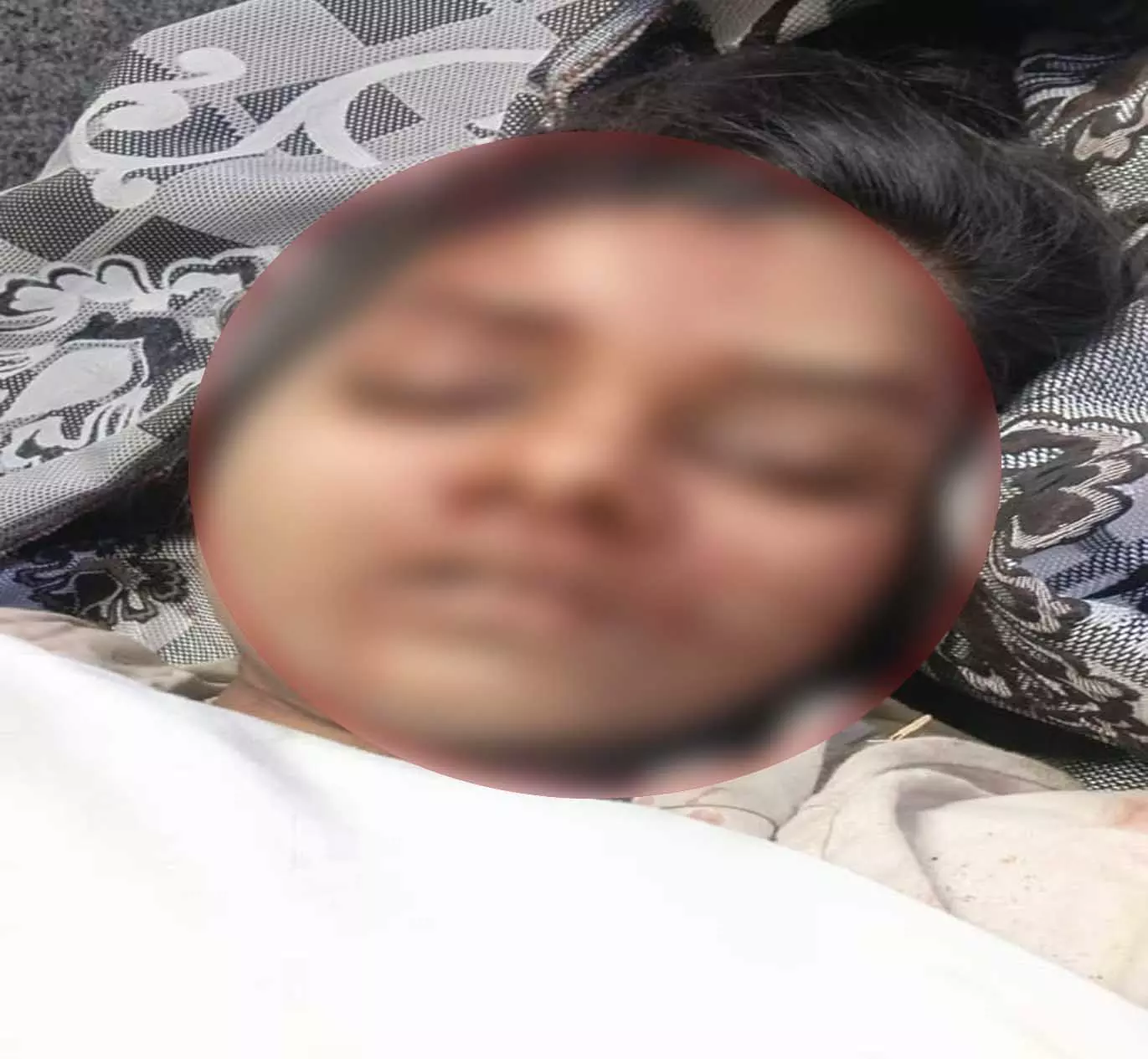 11वीं मंजिल से गिरी लड़की, देखें CRIME सीन का VIDEO... 11वीं मंजिल से गिरी लड़की, देखें CRIME सीन का VIDEO...