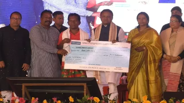CM माझी ने मयूरभंज में 375 करोड़ रुपये की परियोजनाओं का किया उद्घाटन और शिलान्यास CM माझी ने मयूरभंज में 375 करोड़ रुपये की परियोजनाओं का किया उद्घाटन और शिलान्यास