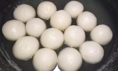 Rice Rasgulla: इस स्वादिष्ट मिठाई का स्वाद लेना न भूलें