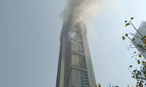 Mumbai: ऊंची इमारत में लगी भीषण आग