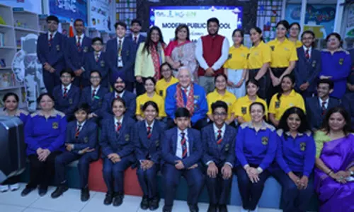 पूर्व नासा अंतरिक्ष यात्री माइक मासिमिनो ने अटल टिंकरिंग लैब का किया दौरा पूर्व नासा अंतरिक्ष यात्री माइक मासिमिनो ने अटल टिंकरिंग लैब का किया दौरा