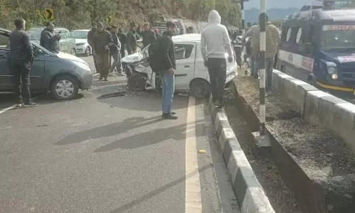 जम्मू-श्रीनगर राष्ट्रीय राजमार्ग पर सड़क दुर्घटना में एक व्यक्ति की मौत, चार घायल