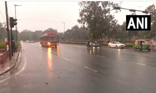 दिल्ली के कई हिस्सों में हल्की बारिश हुई, वीडियो दिल्ली के कई हिस्सों में हल्की बारिश हुई, वीडियो