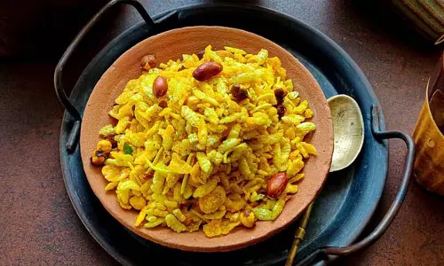 Recipe: होली के नाश्ते में मेहमानों को खिलाएं नमकीन पोहा