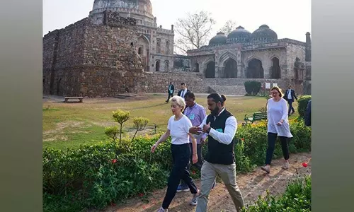 यूरोपीय आयोग की अध्यक्ष उर्सुला वॉन डेर लेयेन ने दिल्ली के लोधी गार्डन का दौरा किया