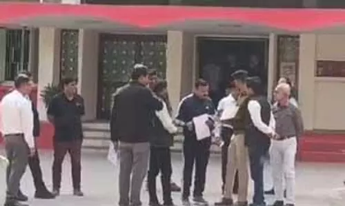 ग्वालियर में जूनियर से सीनियर्स ने बिना कपड़ों के डांस करने का दबाव बनाया, पुलिस जांच जारी ग्वालियर में जूनियर से सीनियर्स ने बिना कपड़ों के डांस करने का दबाव बनाया, पुलिस जांच जारी