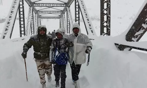 उत्तराखंड हिमस्खलन: सीएम धामी ने किया आपदा नियंत्रण कक्ष का दौरा