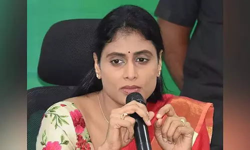 Andhra: एपीसीसी अध्यक्ष शर्मिला ने आंध्र प्रदेश बजट को विश्वासघात बताया Andhra: एपीसीसी अध्यक्ष शर्मिला ने आंध्र प्रदेश बजट को विश्वासघात बताया